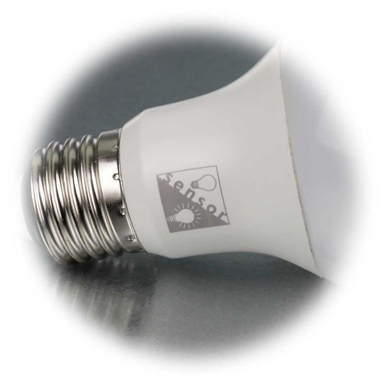E27 Leuchtmittel mit Lichtsensor | warmweiß, 230V/8,6W, 806lm